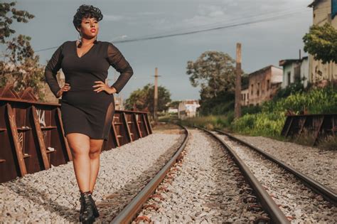 gordas negras|10 mulheres negras plus size para você seguir no